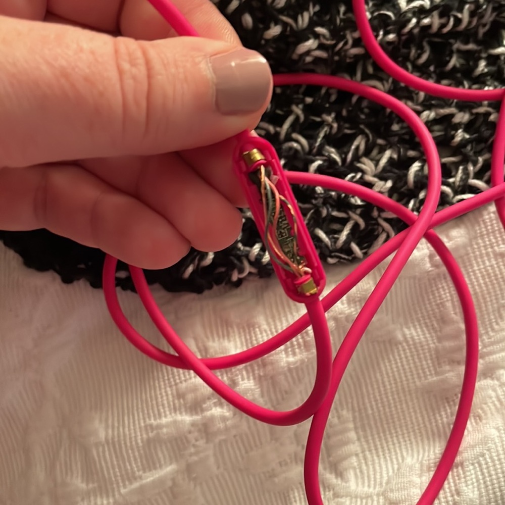 Beats by Dre Solo Over-the-ear Headphones - Picture 8 of 8